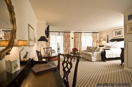 Hotel Saybrook Point & Marina