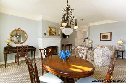 Hotel Saybrook Point & Marina